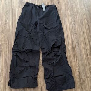 Tractr Black Wind Joggers. Cinch waist and legs. Lots of pockets.